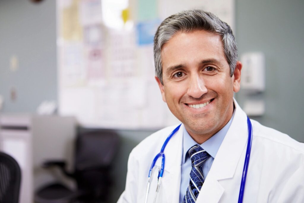 smiling-whitening-invisalign-doctor